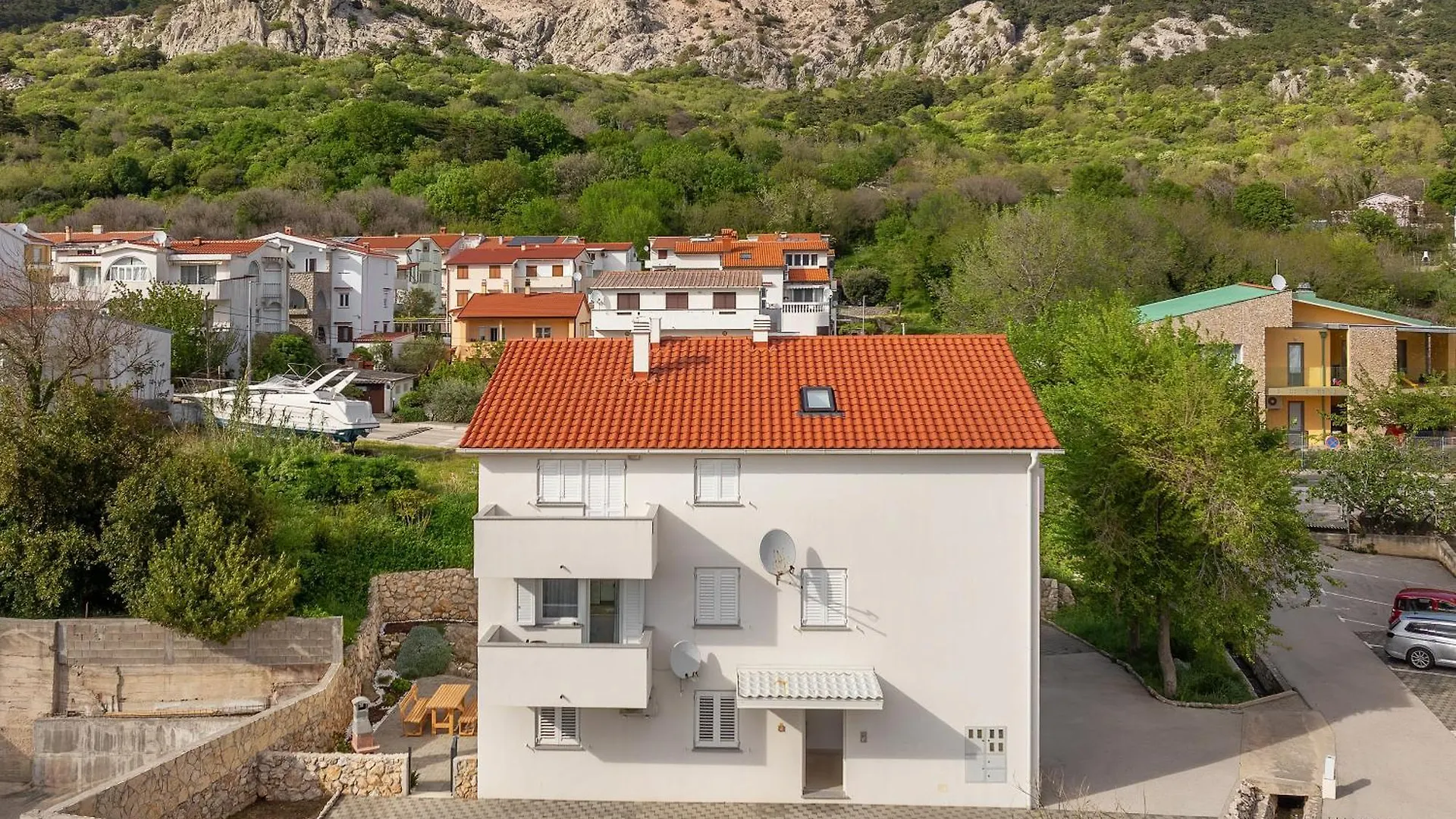 Apartment Robert With Terrace Baška